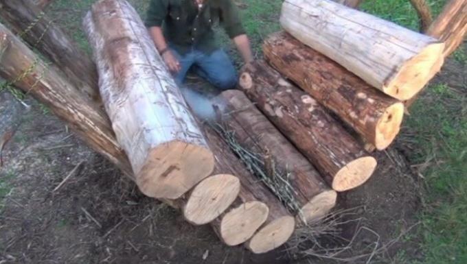 Logs are arranged in pairs and symmetrically.