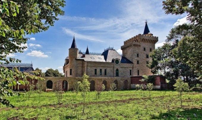 Alla Pugacheva and Maxim Galkin have shown your home-castle