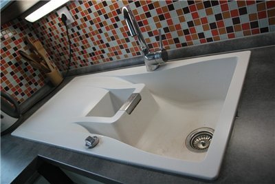 Schock sink with defrosting compartment