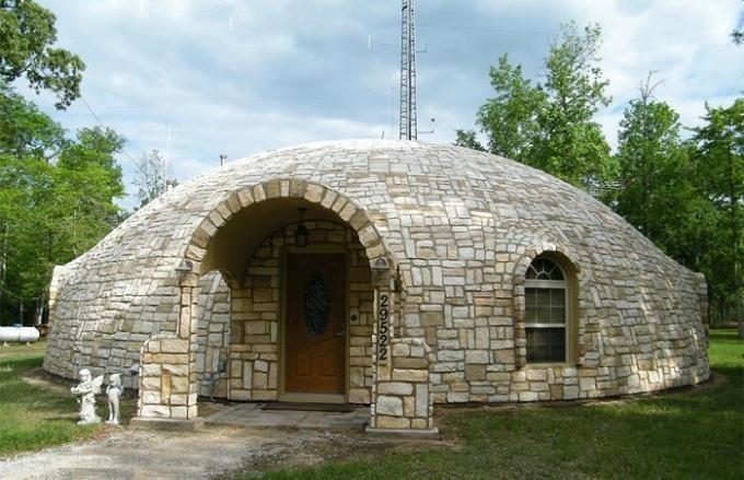 Dome house, lined with stone.
