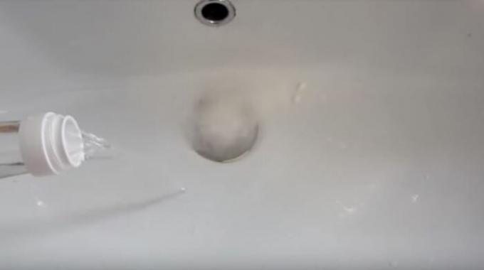 How to quickly clean the sink when the water ceased to go down the drain
