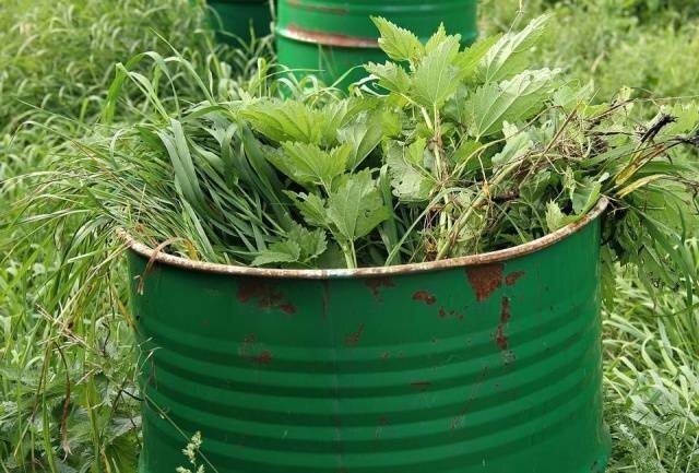 How do I make fertilizer from weeds