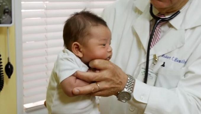 How to soothe a crying baby for a couple of seconds: pediatrician Council with 30 years of experience
