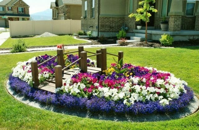 Creating a flower bed with their hands Tips gardeners