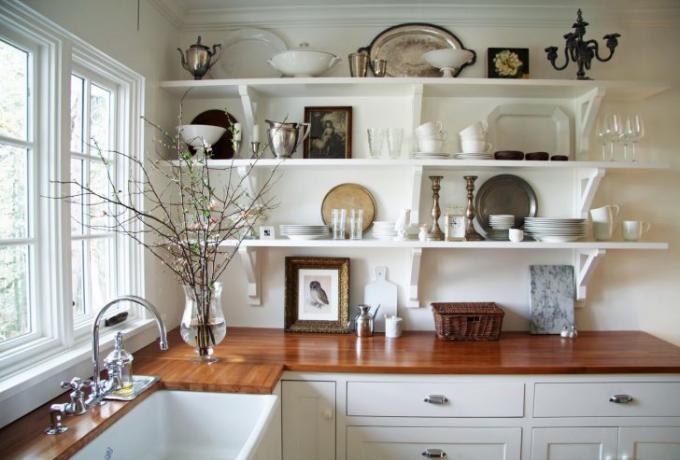 Dishes as a decoration of the kitchen interior