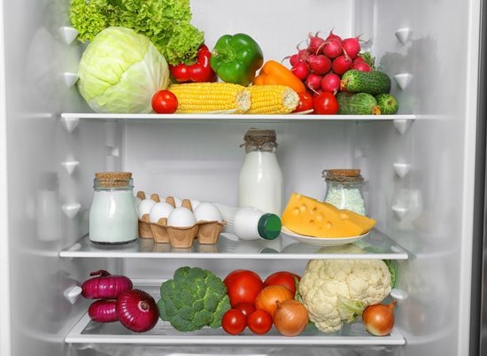 Fill the refrigerator with food from the list required for cooking for the week