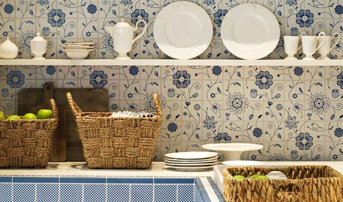 Tiles with a vegetable pattern will become a real highlight of the kitchen