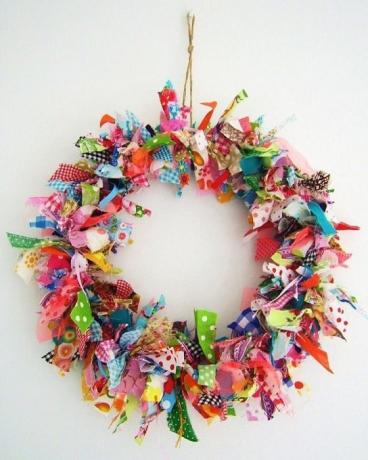 Wreath on the door - an excellent idea to use pillowcases