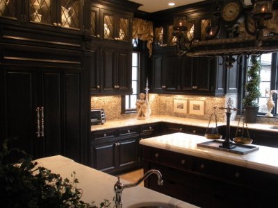 Black furniture adds elegance and solidity to the kitchen interior