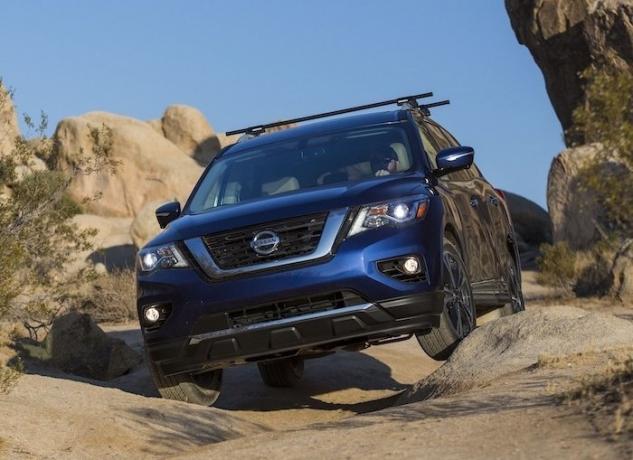 Nissan Pathfinder 2017 is one of the worst cars in the US market. | Photo: cheatsheet.com.