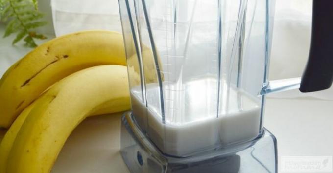 Banana can make a delicious and healthy beverage. / Photo: midwestmodernmomma.com