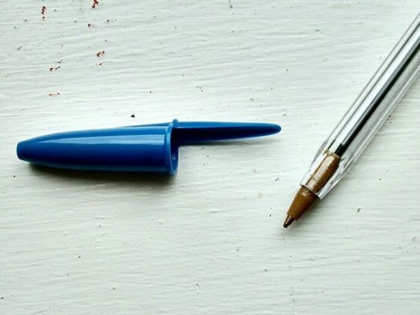 The holes in the cap of a ballpoint pen made with an ulterior motive. / Photo: eonline.lk