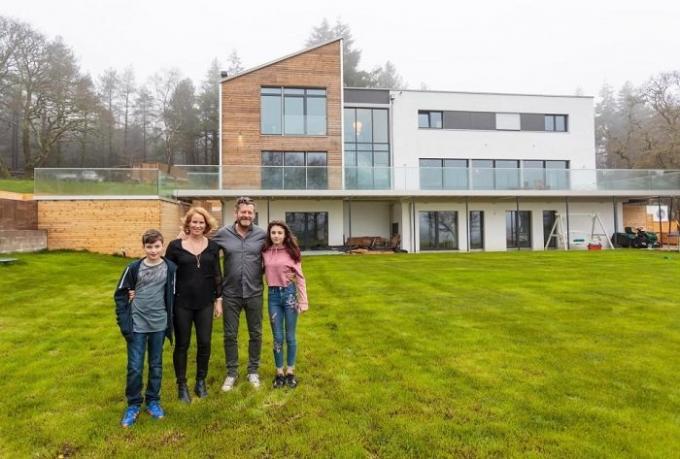 Family ordered a huge house, which was built in just 4 days