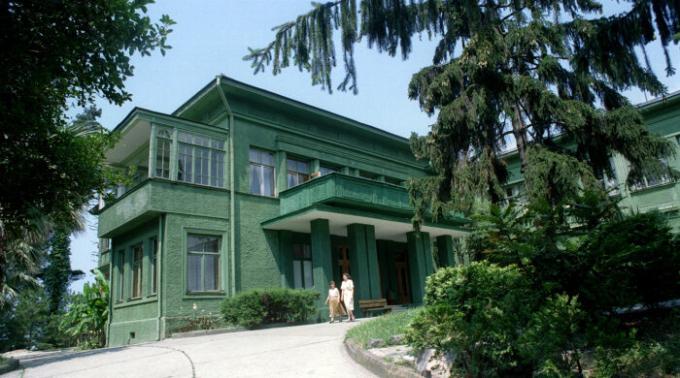 Dacha "New Matsesta" on the territory of the sanatorium "Green Grove" (Sochi). | Photo: gazeta.ru.