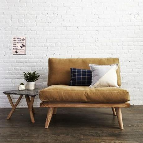 How to choose a sofa in the small living room: 5 clever ideas