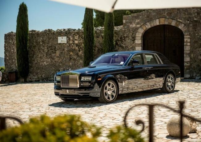 Good old Rolls-Royce Phantom also all good. 