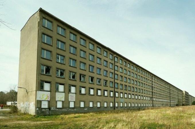 "Breakthrough" - hotel, designed for 20 thousand visitors. Deserted corridors of the hotel a "breakthrough".