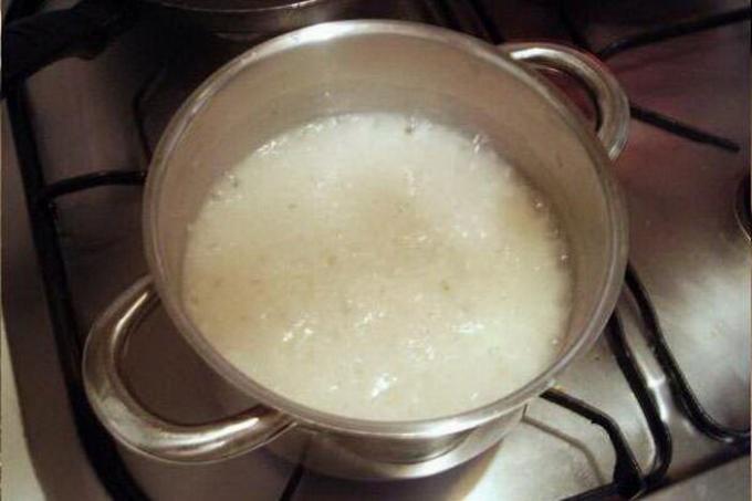 It is best to cook the rice in a pan with a thick bottom.