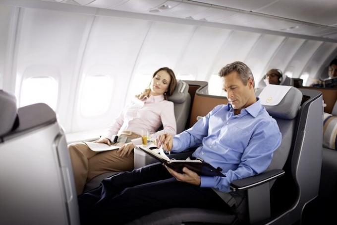 Business class passengers in emergency situations are lucky less.