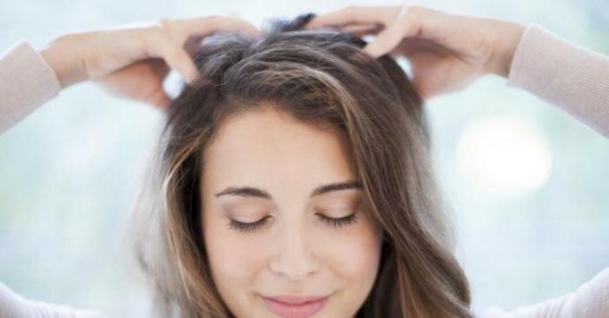 Head massage is a perfect complement to regular water procedures. / Photo: hidoctor.ir. 