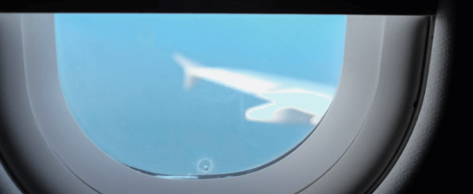 In fact, the aircraft windows are not sealed. / Photo: theunknownbutnothidden.com