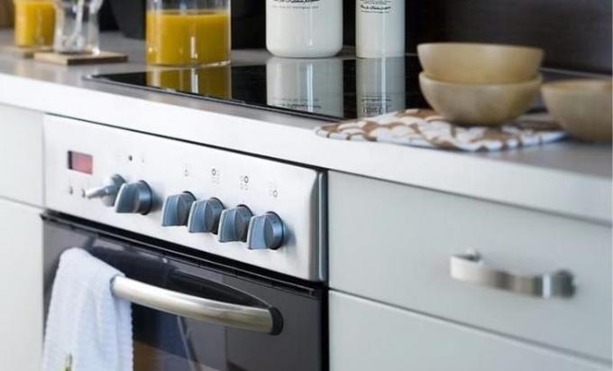 Controlling a gas oven will not cause difficulties, as it has long been familiar