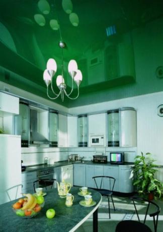 Green ceiling - changing the visual perception of volume