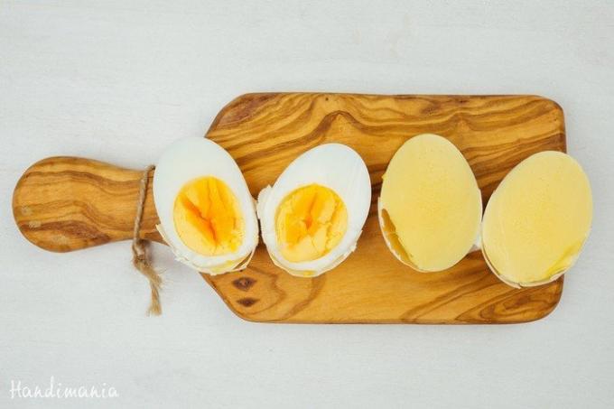 How to prepare a "golden eggs" or scrambled eggs in shell