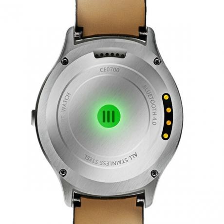 NO.1 D5+: smartwatch with built-in phone