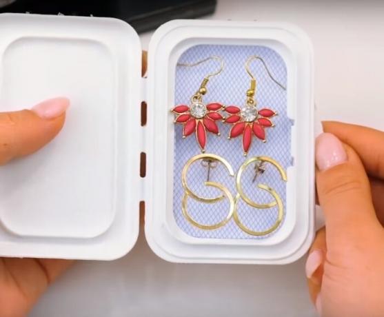 The original solution, which saves space and helps keep earrings fine. Advertising. 