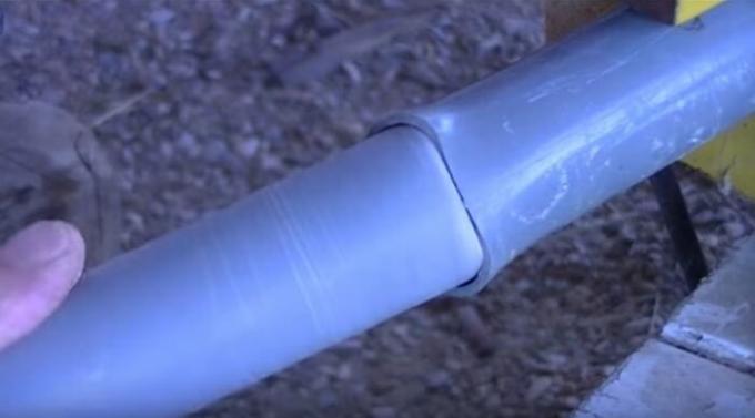 Insert pipe cold to hot. / Photo: youtube.com. Advertising. 