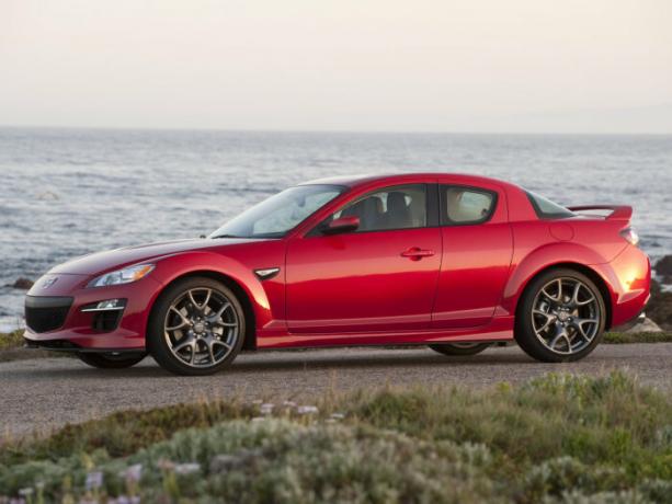 RX-8 perfectly rulitsya, looks good and has a good reliability. An exception is the vehicle engine. Advertising