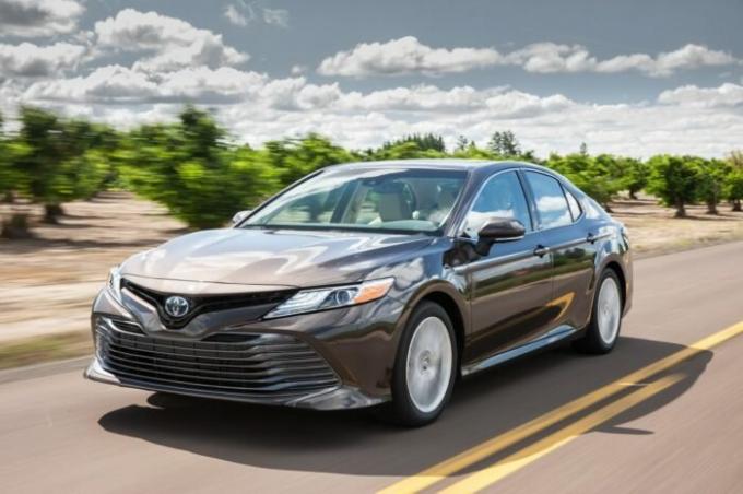Toyota Camry XV70 is available since 2017. | Photo: autologia.com.mx.