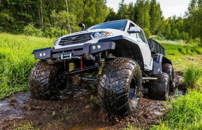 On the basis of the usual UAZ is now mass-producing large SUVs "Yamal"