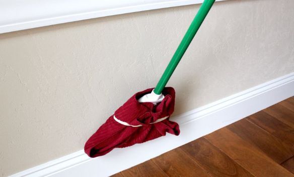 Cleaning skirting boards