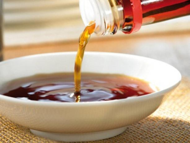 Soy sauce only gets tastier and richer over time. / Photo: menslife.com. 