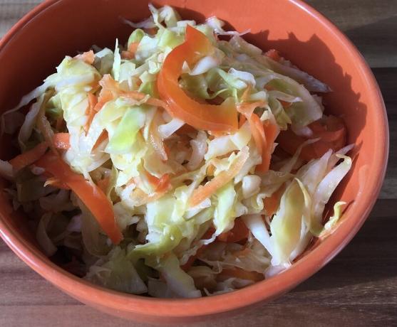 Prepare delicious sauerkraut