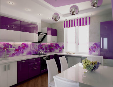 A kitchen in white and purple nuances, filled with light and harmony