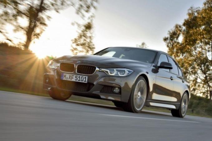 Popular Bavarian sedan BMW 3 Series for 2015. | Photo: cheatsheet.com.