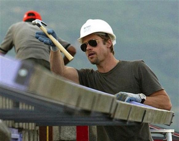 Brad Pitt helped builders to erect houses affected.