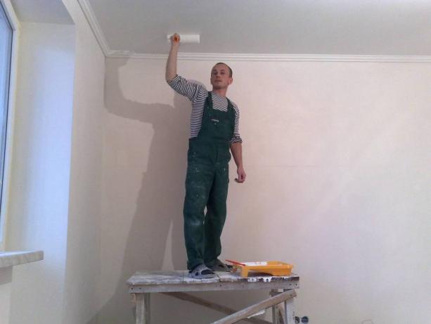 In the photo - how to paint the ceiling in the kitchen with your own hands.