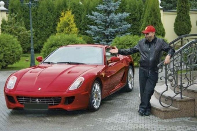 Anybody and luxury Ferrari 599 GTB Fiorano.