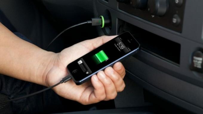 Why charge a mobile phone in the car is very dangerous?