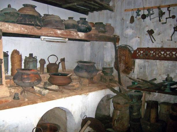 Photo of an old kitchen.