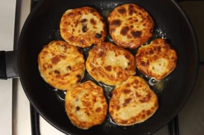 Fry cheese pancakes in a frying pan until golden brown.