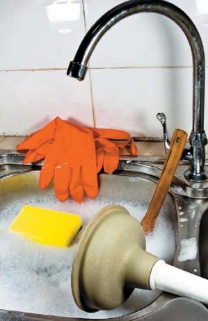 how to clean the kitchen sink