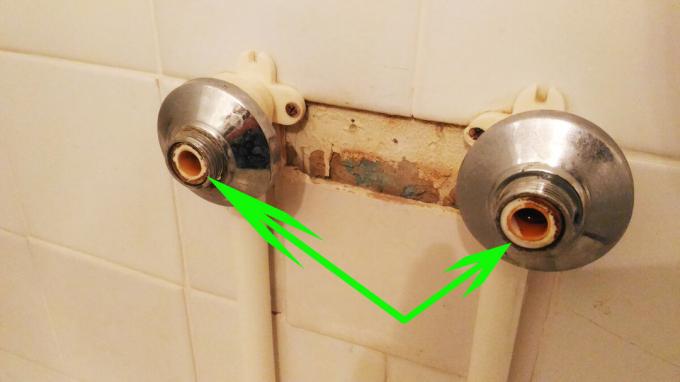 The trick of experienced plumbers at installation mixer.