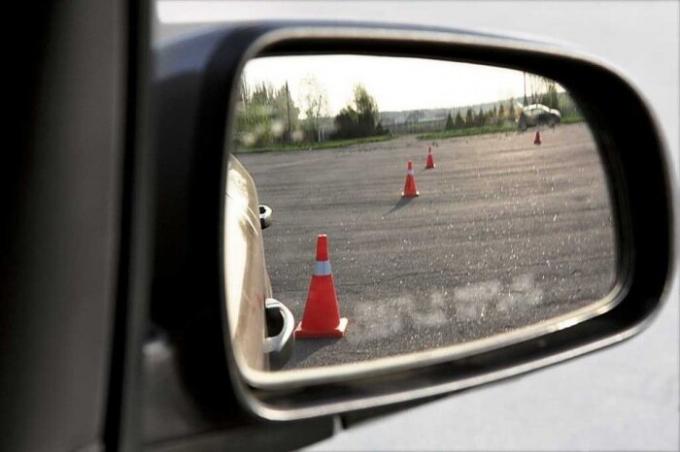 "Boom, came": learning how to determine the distance from the car to the wall quickly and without errors