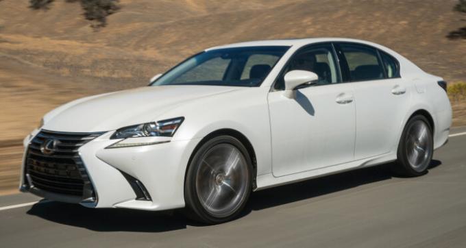 The Japanese manufacturer Lexus since the 90s is highly reliable. | Photo: cargurus.com.