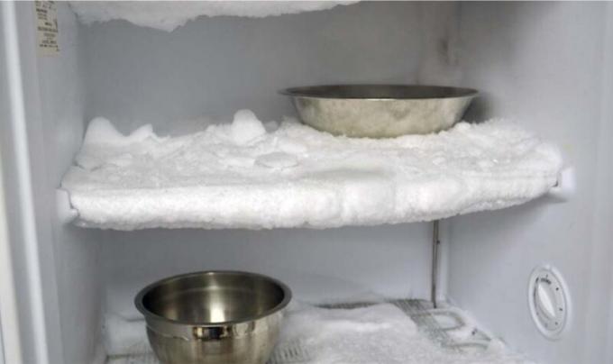 How to defrost the refrigerator and wash?